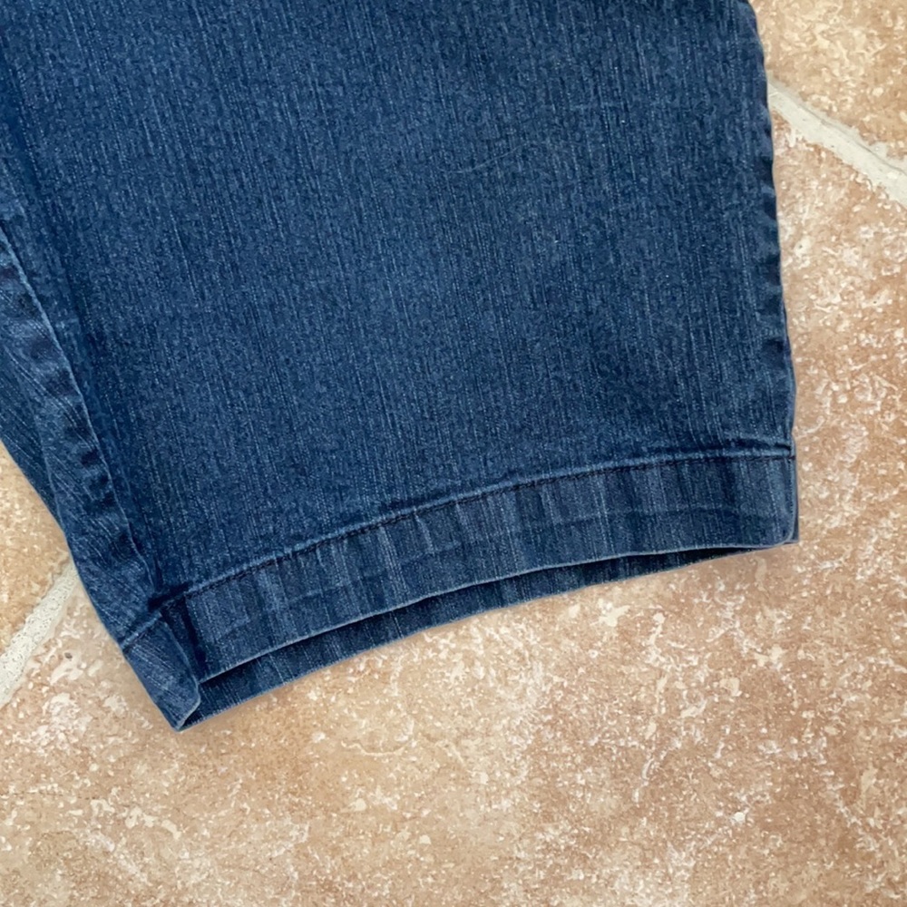 St. John’s Bay Shorts Size 16w - Picture 3 of 8